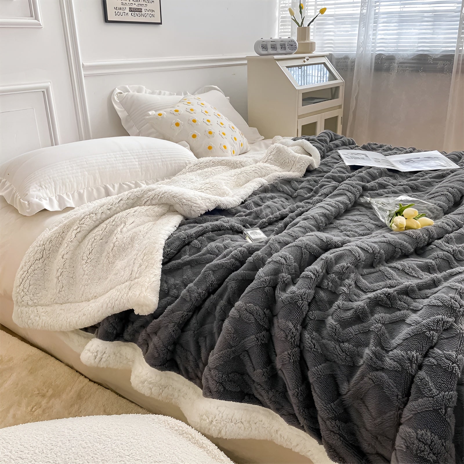 Ultra-Soft Double-Sided Fleece Blanket for Cozy Winter Nights