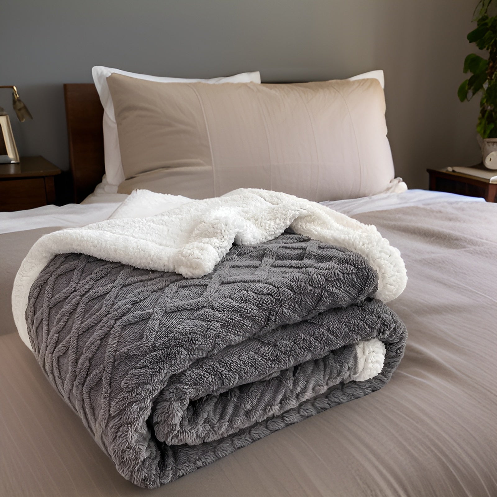 Ultra-Soft Double-Sided Fleece Blanket for Cozy Winter Nights