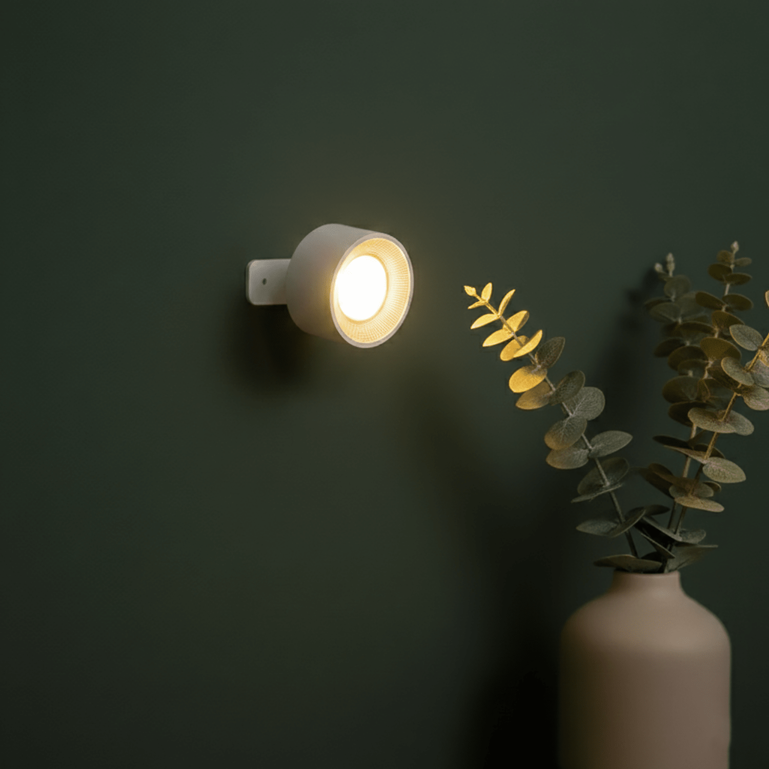 Cordless Magnetic Wall Light with Rechargeable Battery for Flexible Illumination - Sofitte