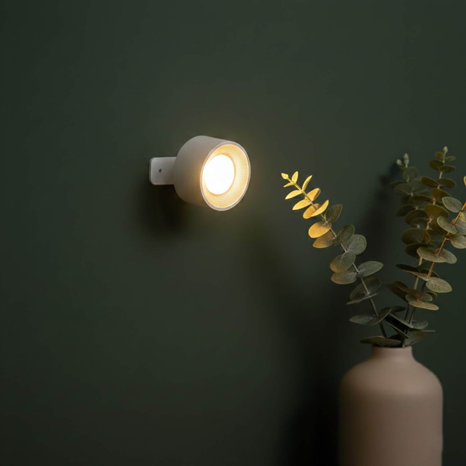 Cordless Magnetic Wall Light with Rechargeable Battery for Flexible Illumination