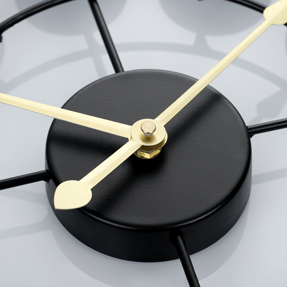 Retro Metal Wall Clock with Silent Quartz Movement for Home and Café Décor - Sofitte
